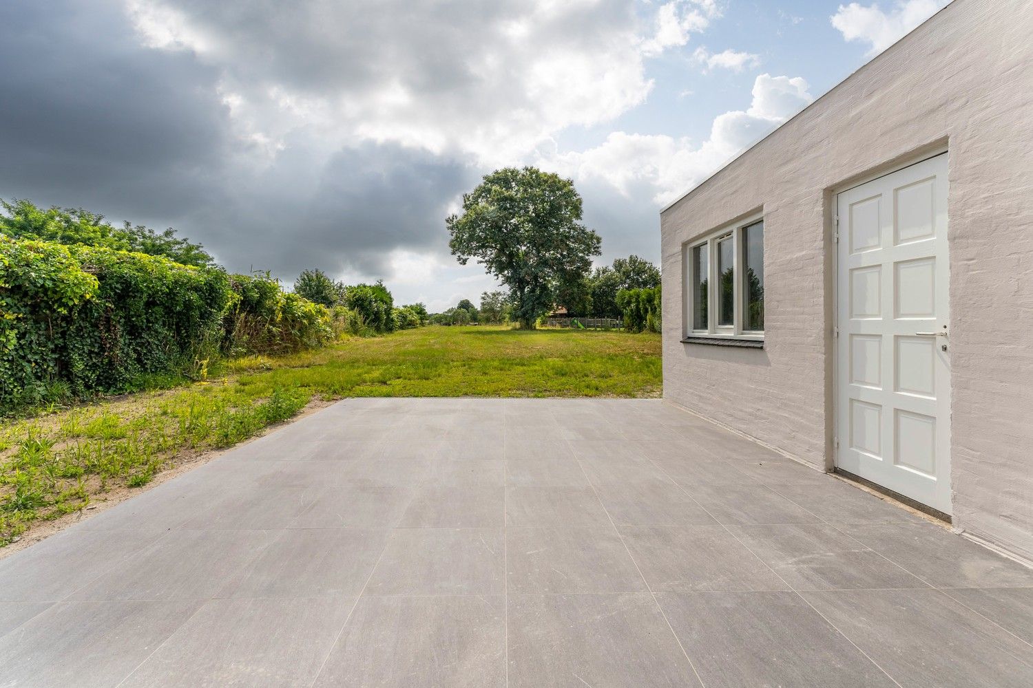 Volledig gerenoveerde woning op een perceel van 1670m² met een open zicht over de weiland nabij de Nederlandse grens foto 46