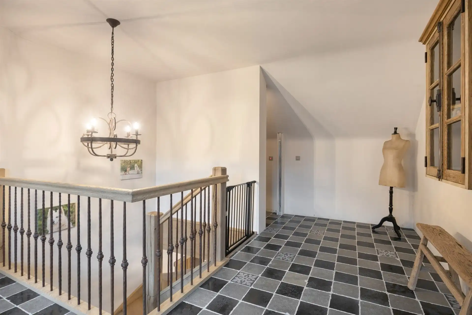 Volledige gerenoveerde woning met loods foto 23