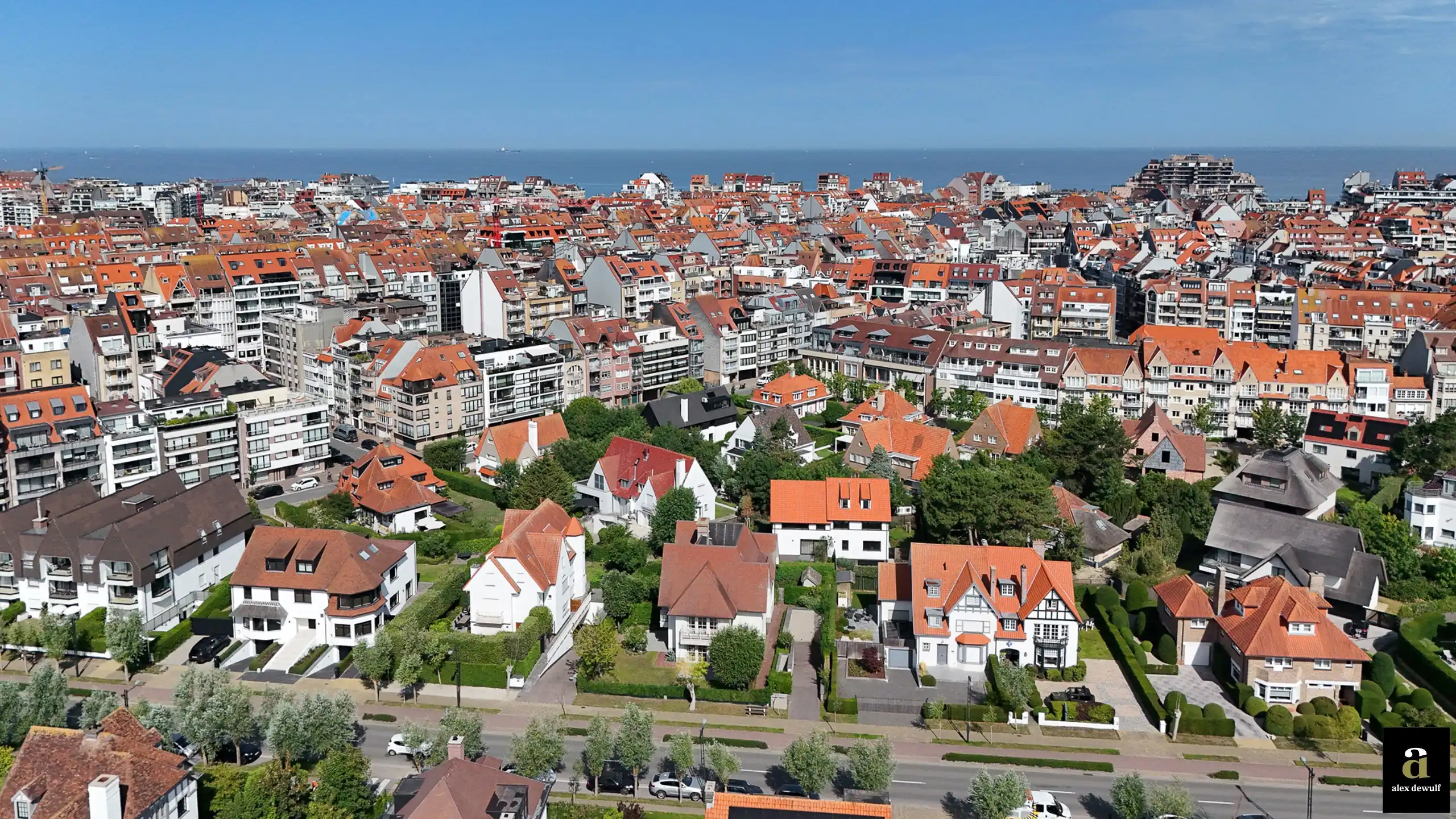 Volledig gerenoveerde villa ideaal gelegen in een rustig paadje in het Zoute. foto 17