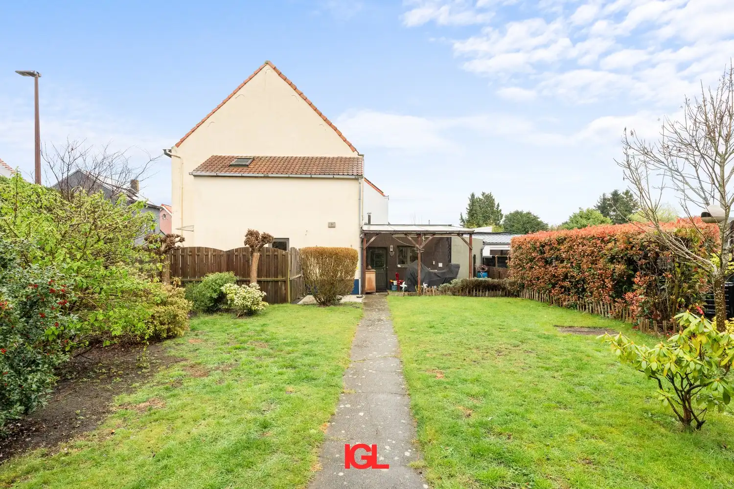 Charmante en instapklare 3‑gevelwoning met grote tuin in Beersel foto 12