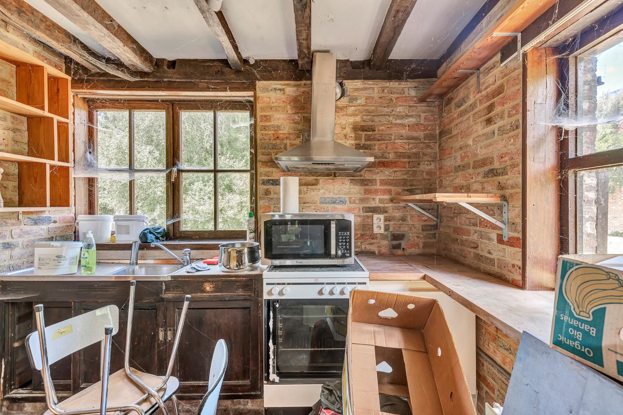 Uniek landhuis met aparte conciergewoning op 2 Hect grond foto 42