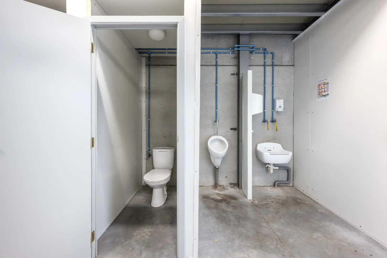 BEDRIJFS-/INVESTERINGS VASTGOED | LOODS | SHOWROOM | BURELEN & APPARTEMENT  foto 7