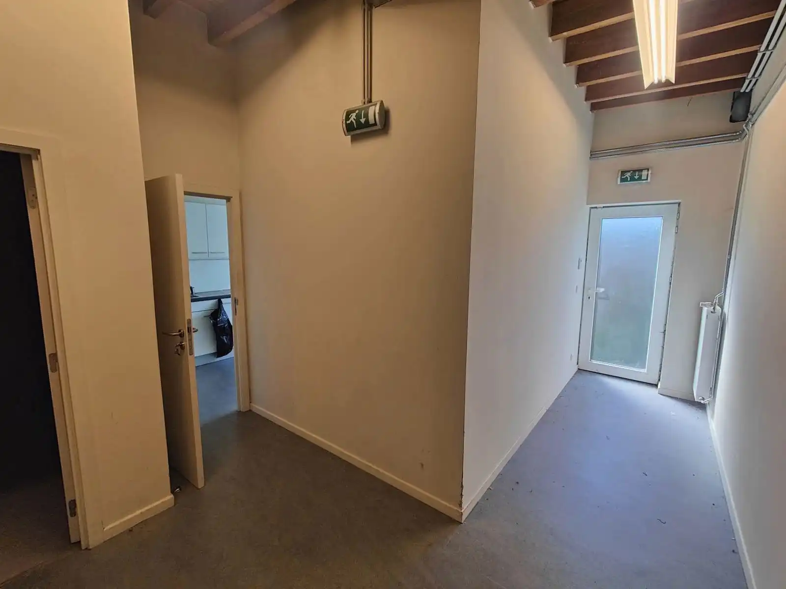 Handelspand in het commercieel centrum van Beveren foto 8