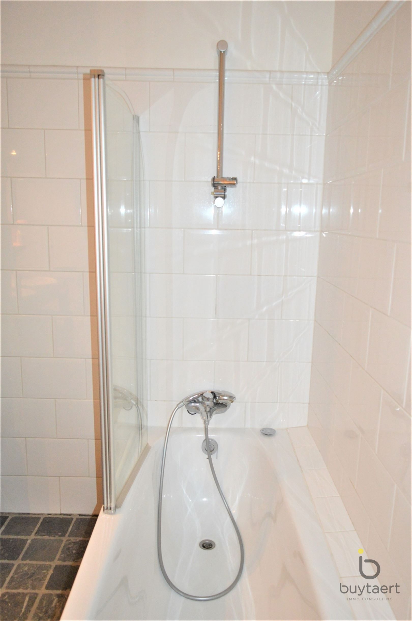 Karaktervol stadsappartement met één slaapkamer en dressing nabij de gezellige terrasjes in hartje Antwerpen! foto 12