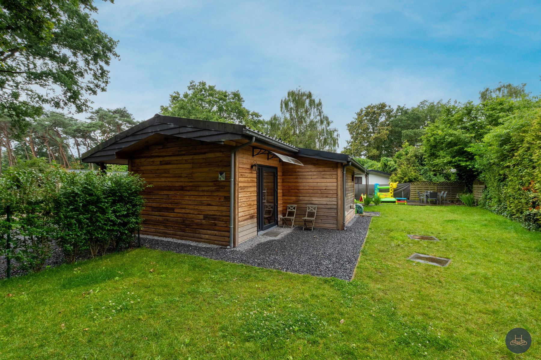 Vernieuwde en instapklare chalet op rustige locatie foto 4
