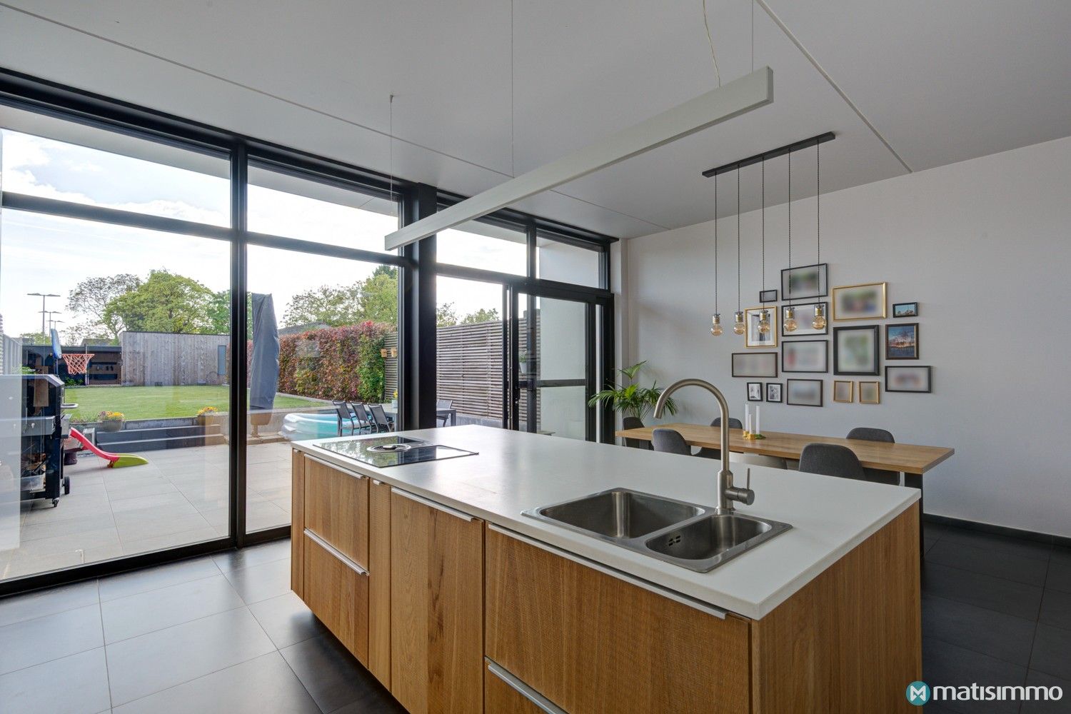 RUIME INSTAPKLARE GEZINSWONING MET 4 SLAAPKAMERS, TUIN EN ZONNEPANELEN foto 11