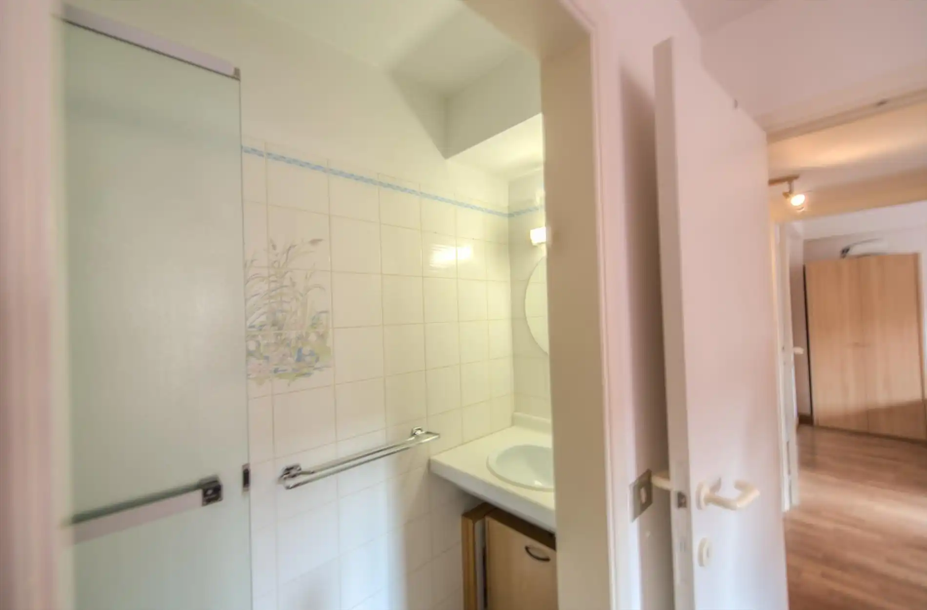 Ruim appartement  gelegen op de Kustlaan tussen het Lichttorenplein en het Driehoeksplein. foto 13