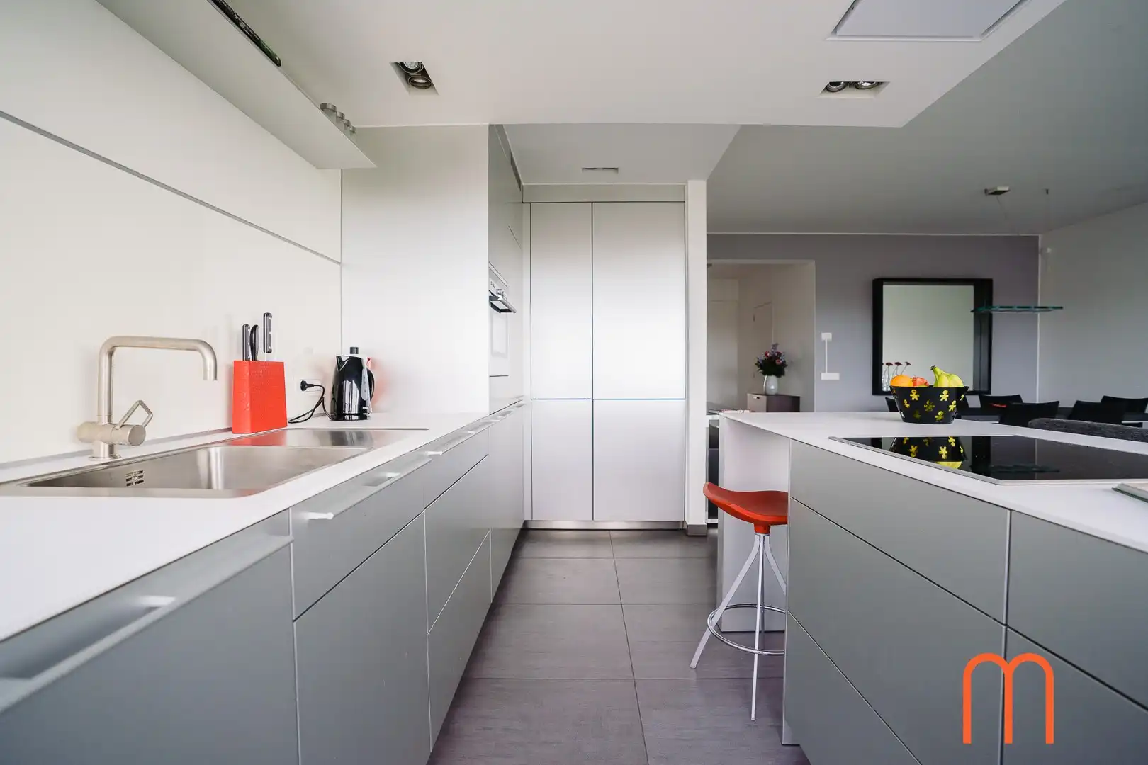 Stijlvol gemeubeld appartement met uniek zicht op jachthaven en Mercator foto 3