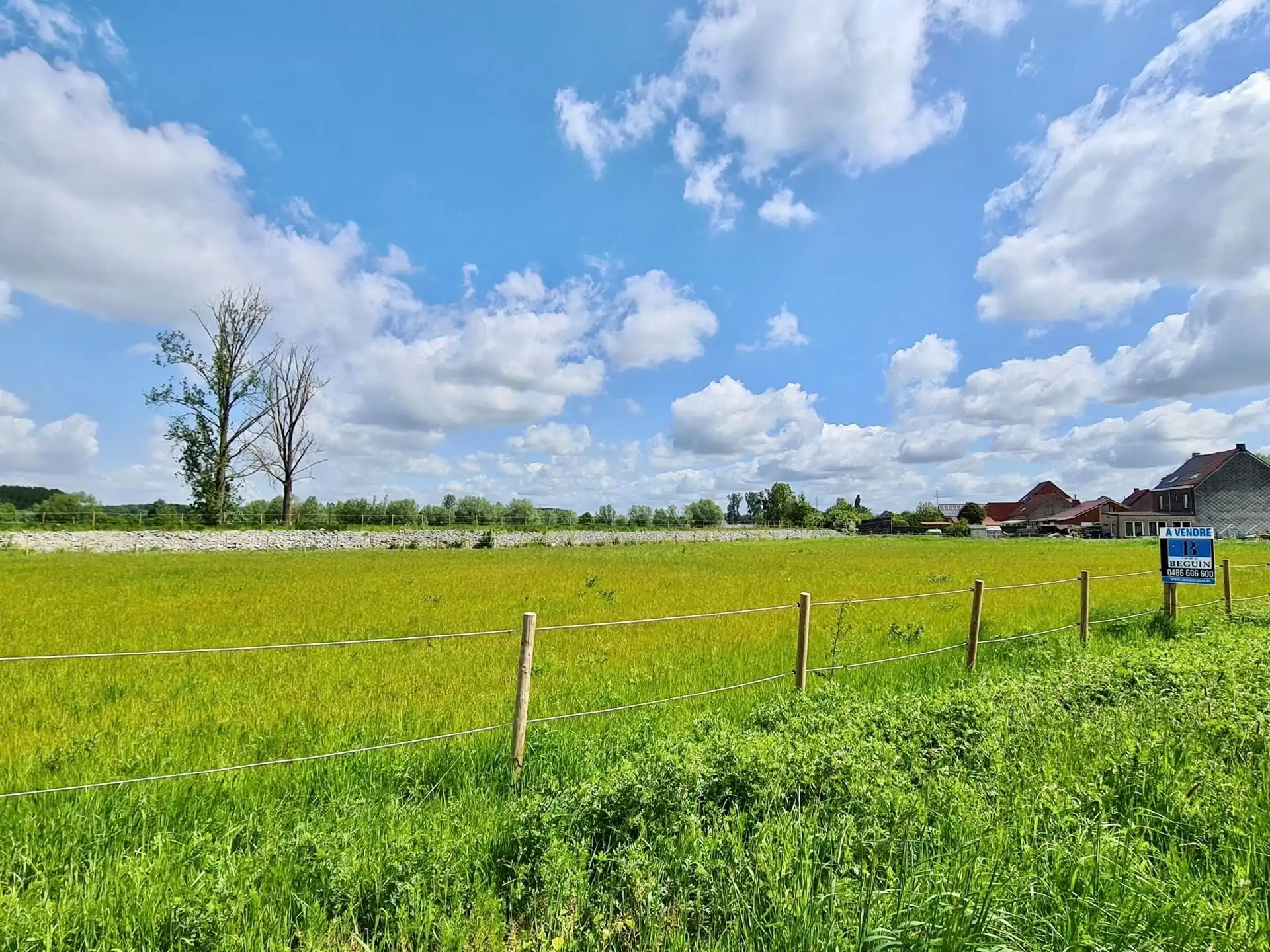 MOOIE BOUWGROND voor VILLA foto {{pictureIndex}}