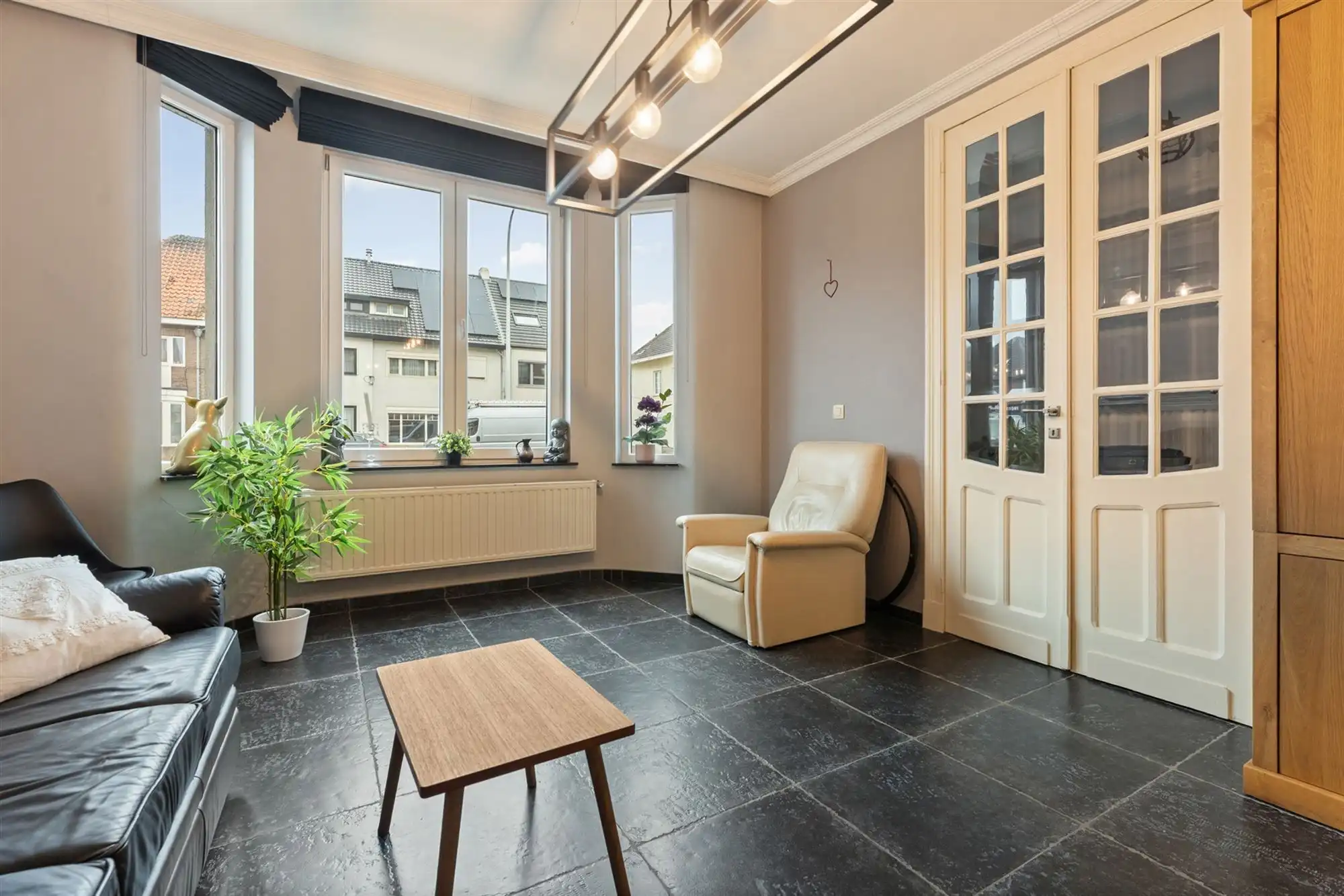 KNAP GERENOVEERDE WONING (175M²) MET 4 SLAAPKAMERS EN LEUKE STADSTUIN TE HASSELT foto 4