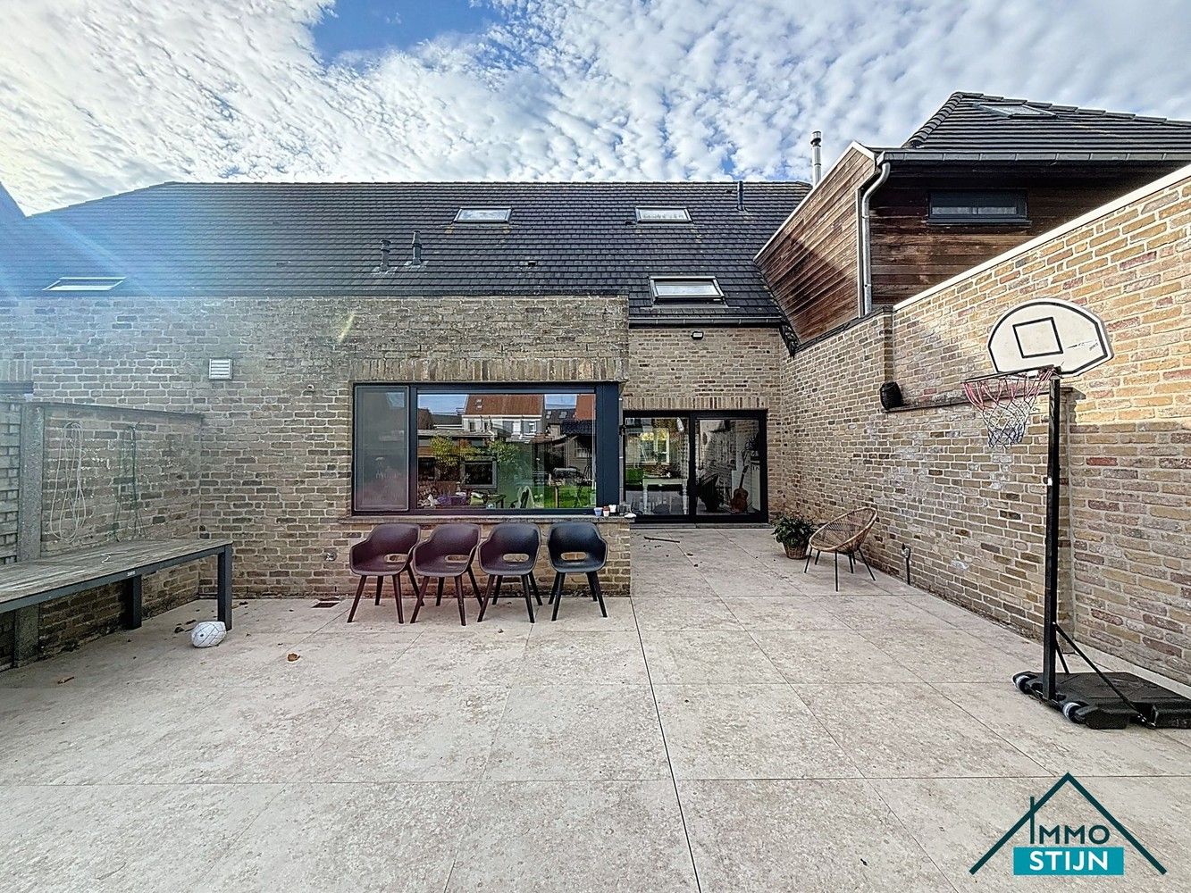 Gezinswoning met 4 slaapkamers in rustige doodlopende straat foto 20