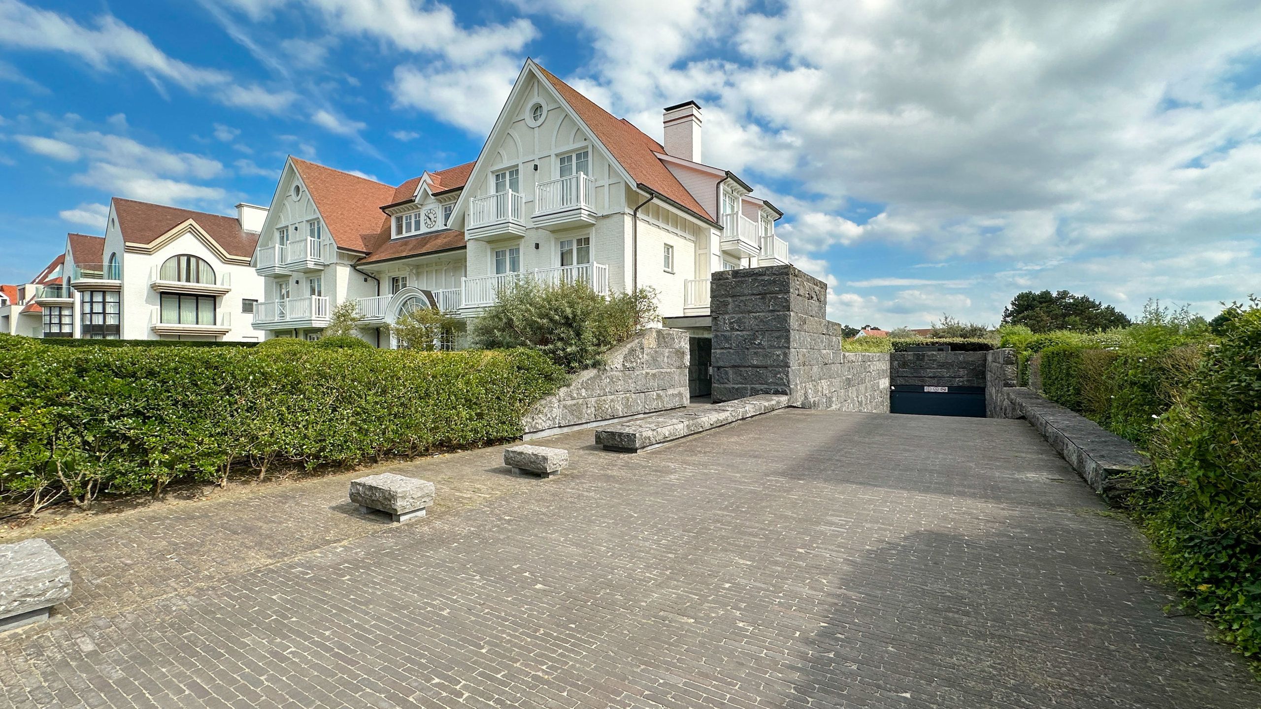 Gesloten garagebox, gelegen in villaresidentie Katelijne... foto {{pictureIndex}}