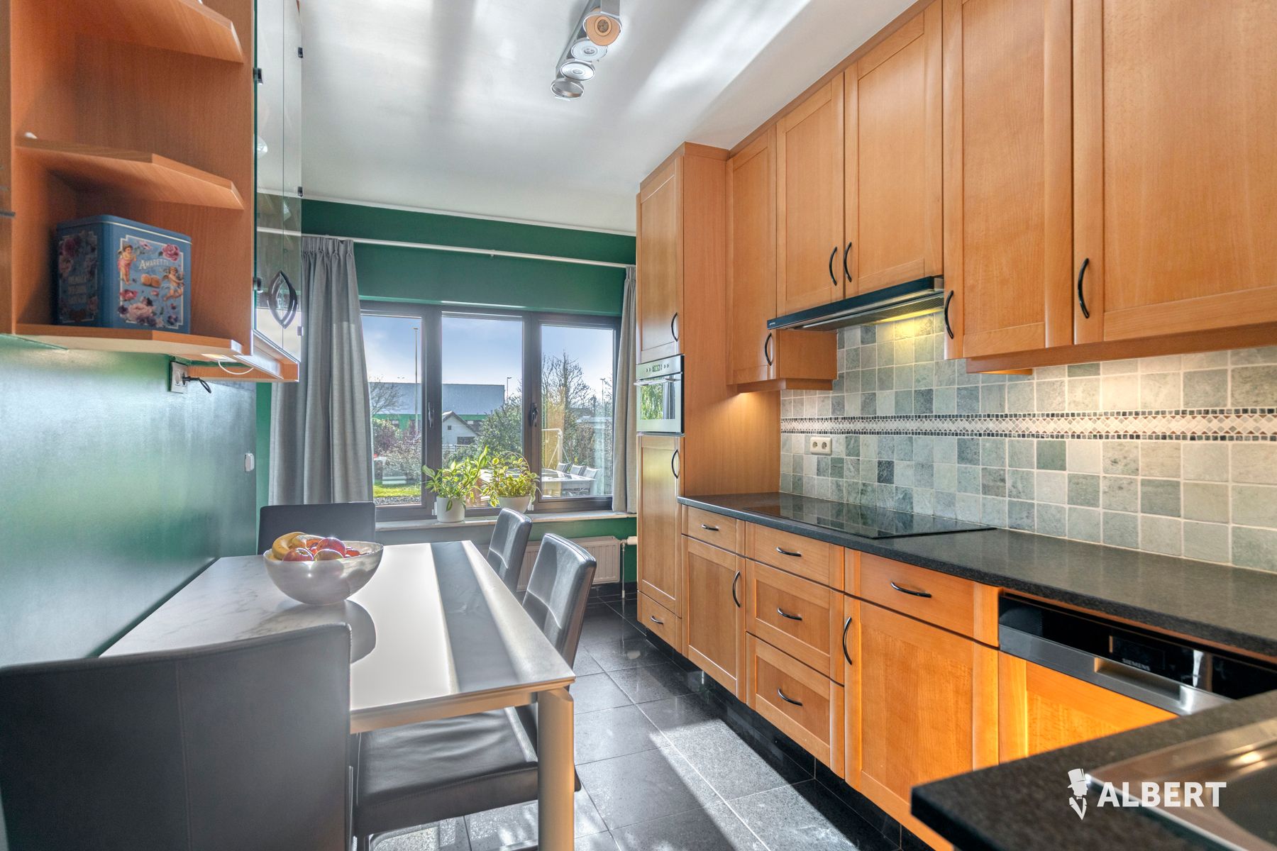 Instapklare woning met 4 slaapkamers en zuigerichte tuin foto 8