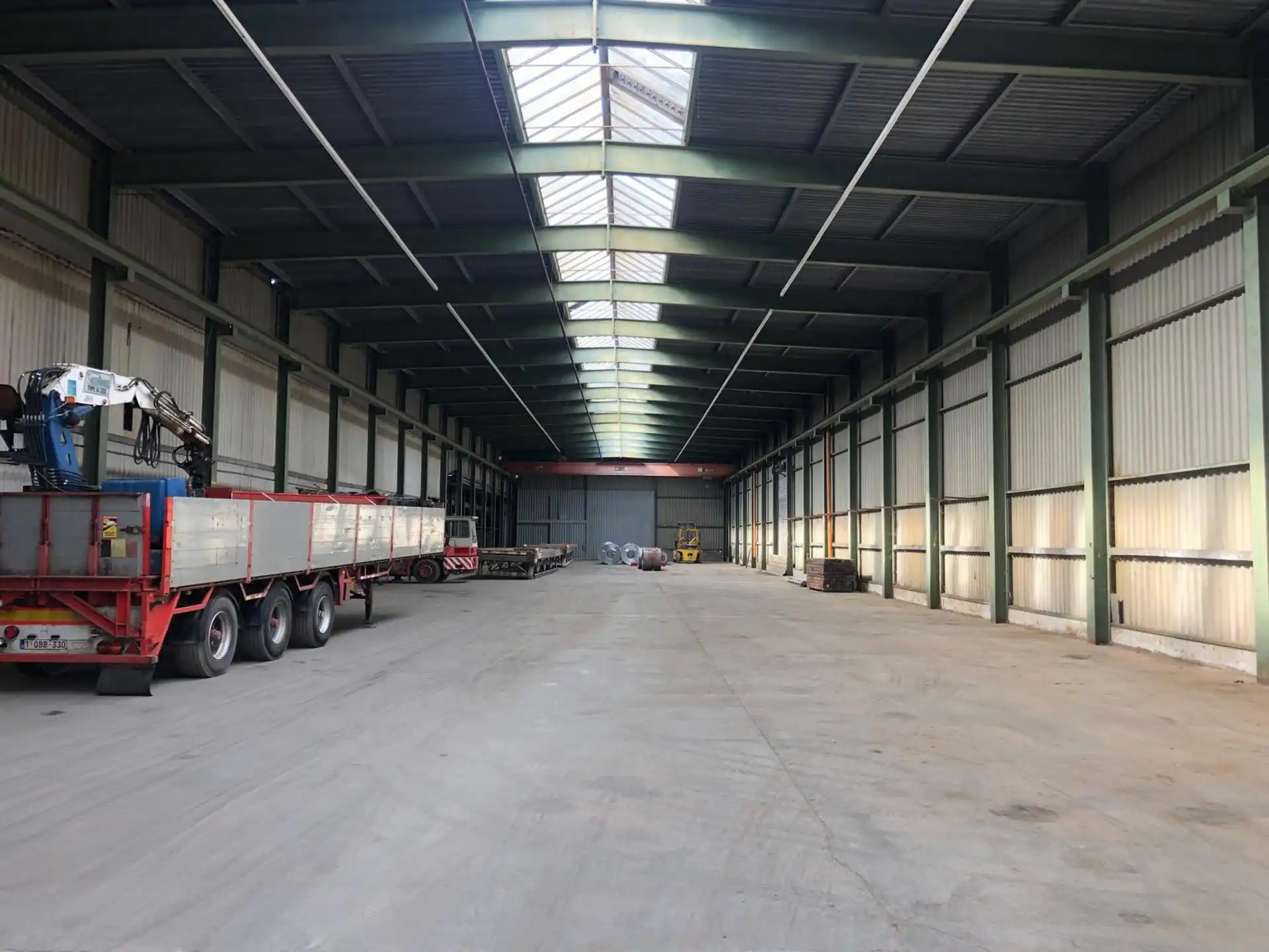 TE HUUR - Centraal gelegen opslagplaats van ca. 5.000 m² met groot buitenterrein foto 3