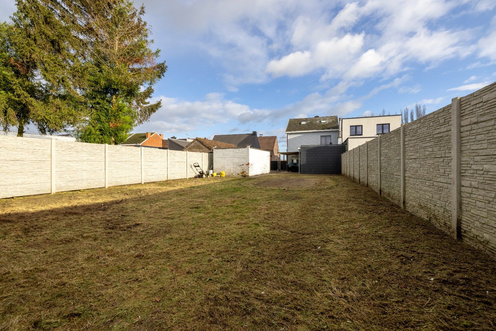 Ruime woning met 4 slk, aparte garage en tuin foto 23