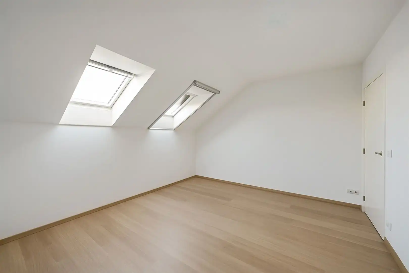 Recente & verrassende ruime woning met commercieel gelijkvloers foto 14
