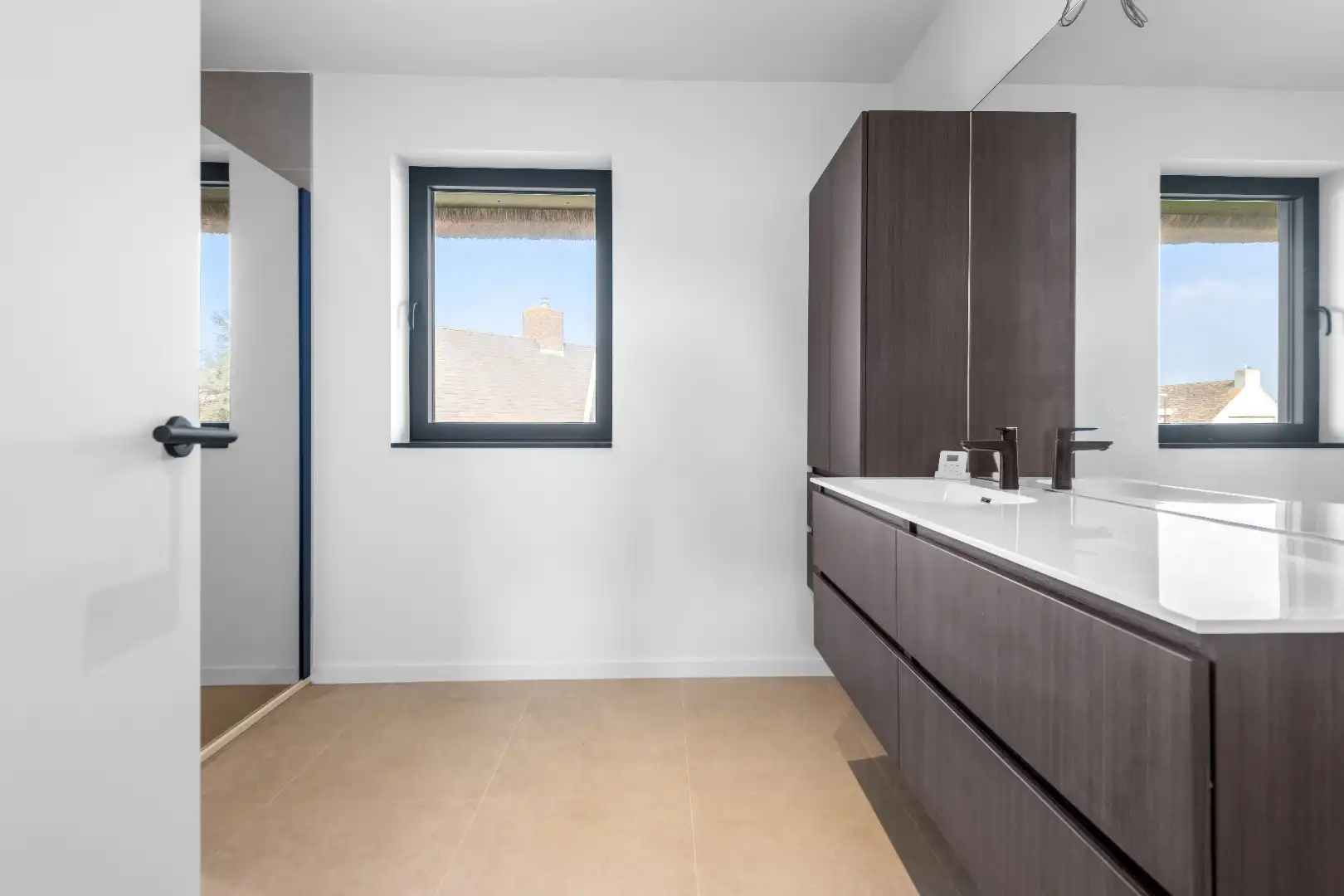 Prachtige nieuwbouw villa met zwembad in een rustige omgeving foto 22