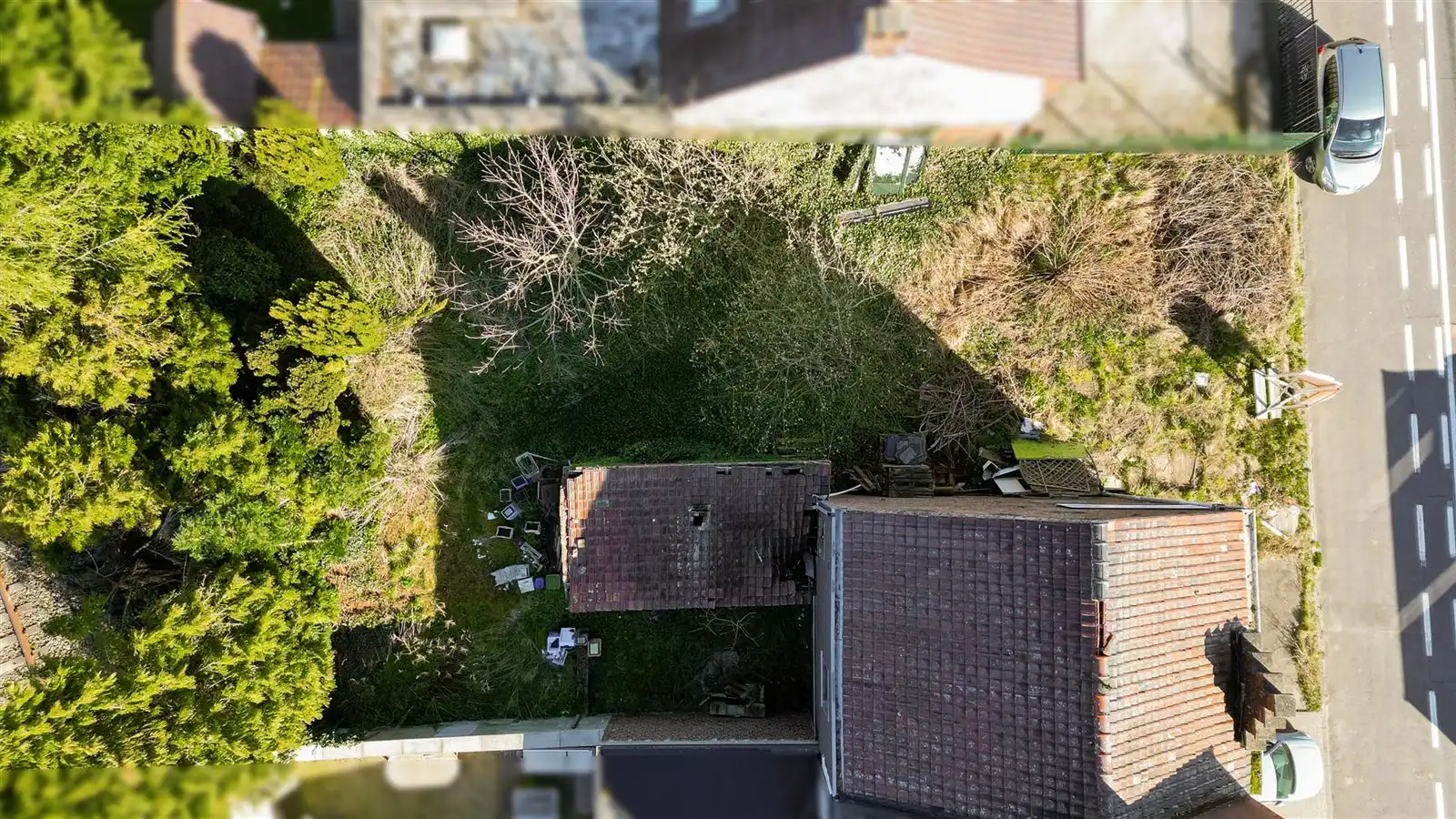 Te renoveren (of afbraak) 3 gevelwoning met tuin op 5are10 foto 3