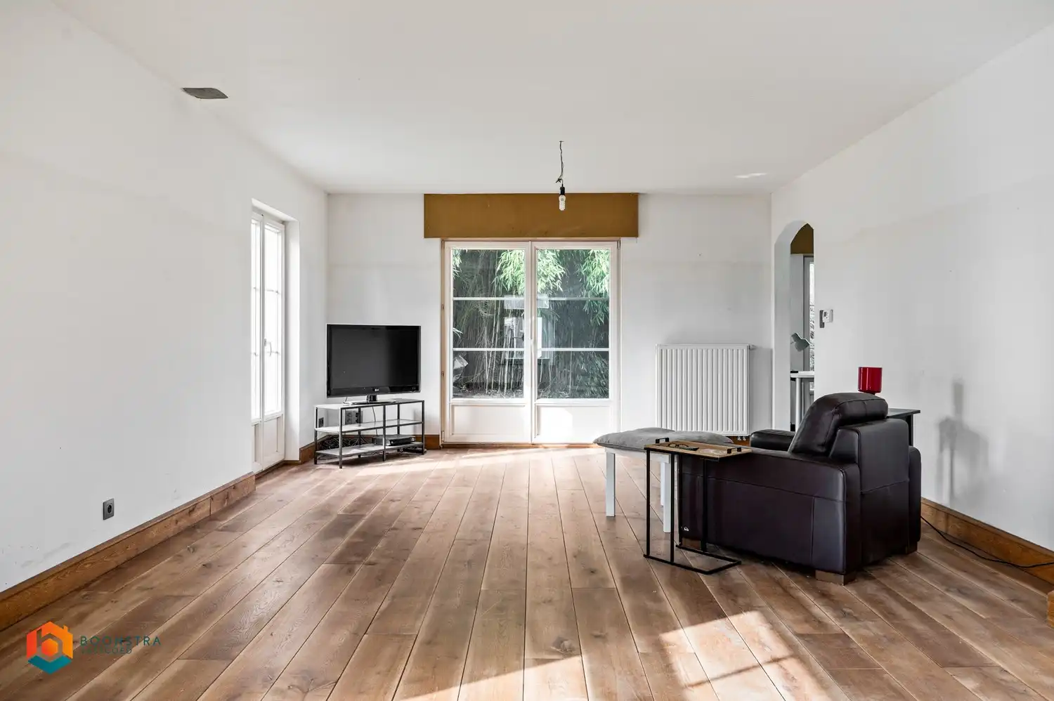 Woning met 4 slaapkamers en achterliggend bos (+-70a) foto 3