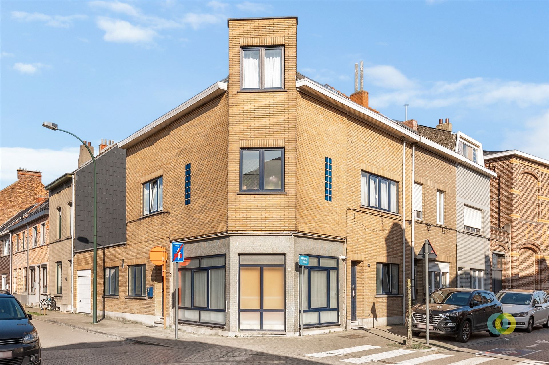 appartementsgebouw foto {{pictureIndex}}