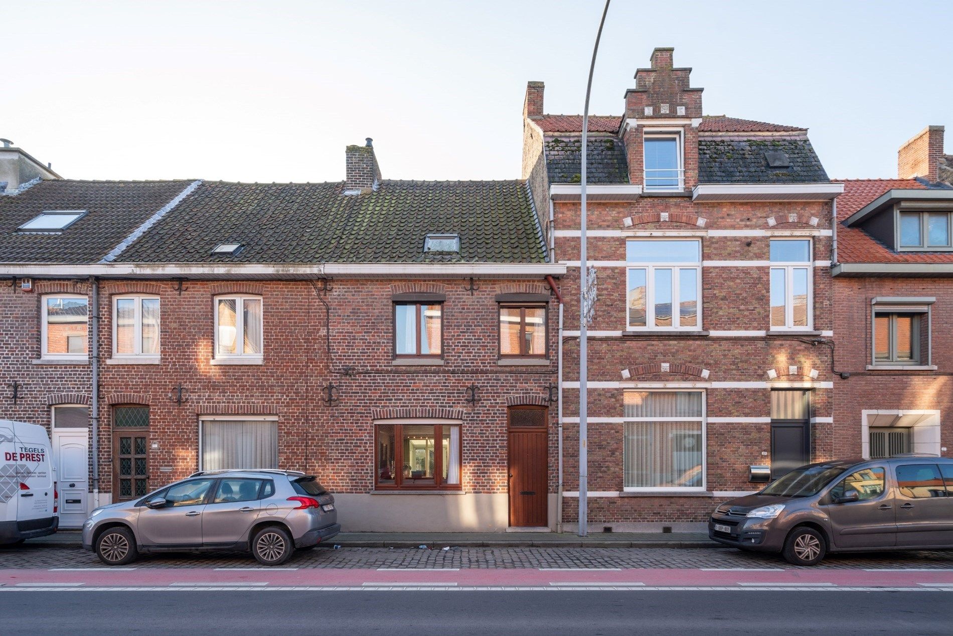 Hoofdfoto van de publicatie: Verzorgde stadswoning met grote garage te Brugge St-Kruis