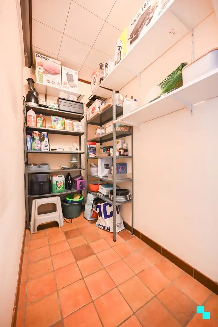 Ruime gezinswoning in doodlopende straat te Izegem foto 12