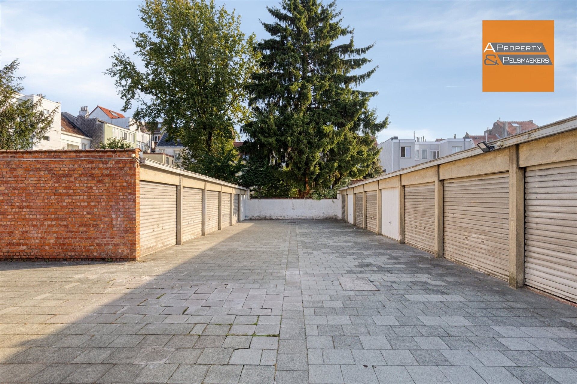 29 gesloten garageboxen te koop in een lot. foto 5