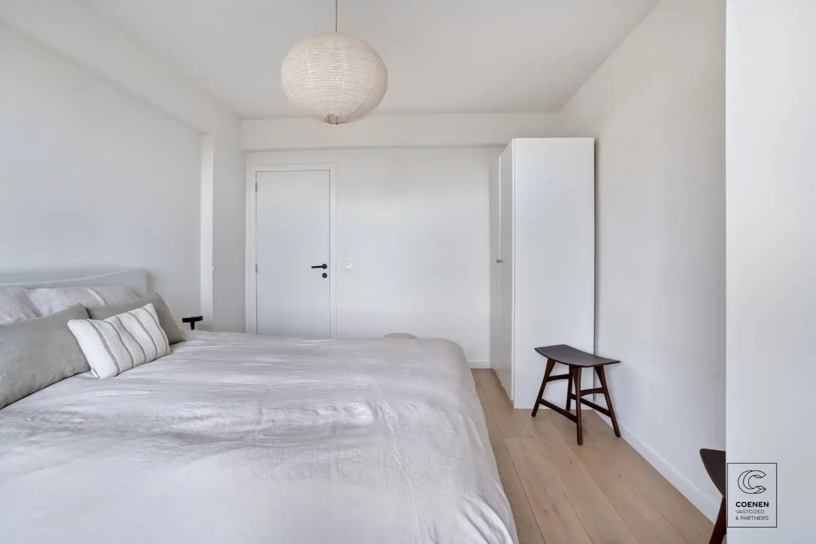 Stijlvol gerenoveerd appartement met 2 slaapkamers & zonnig terras op toplocatie te Berchem foto 15