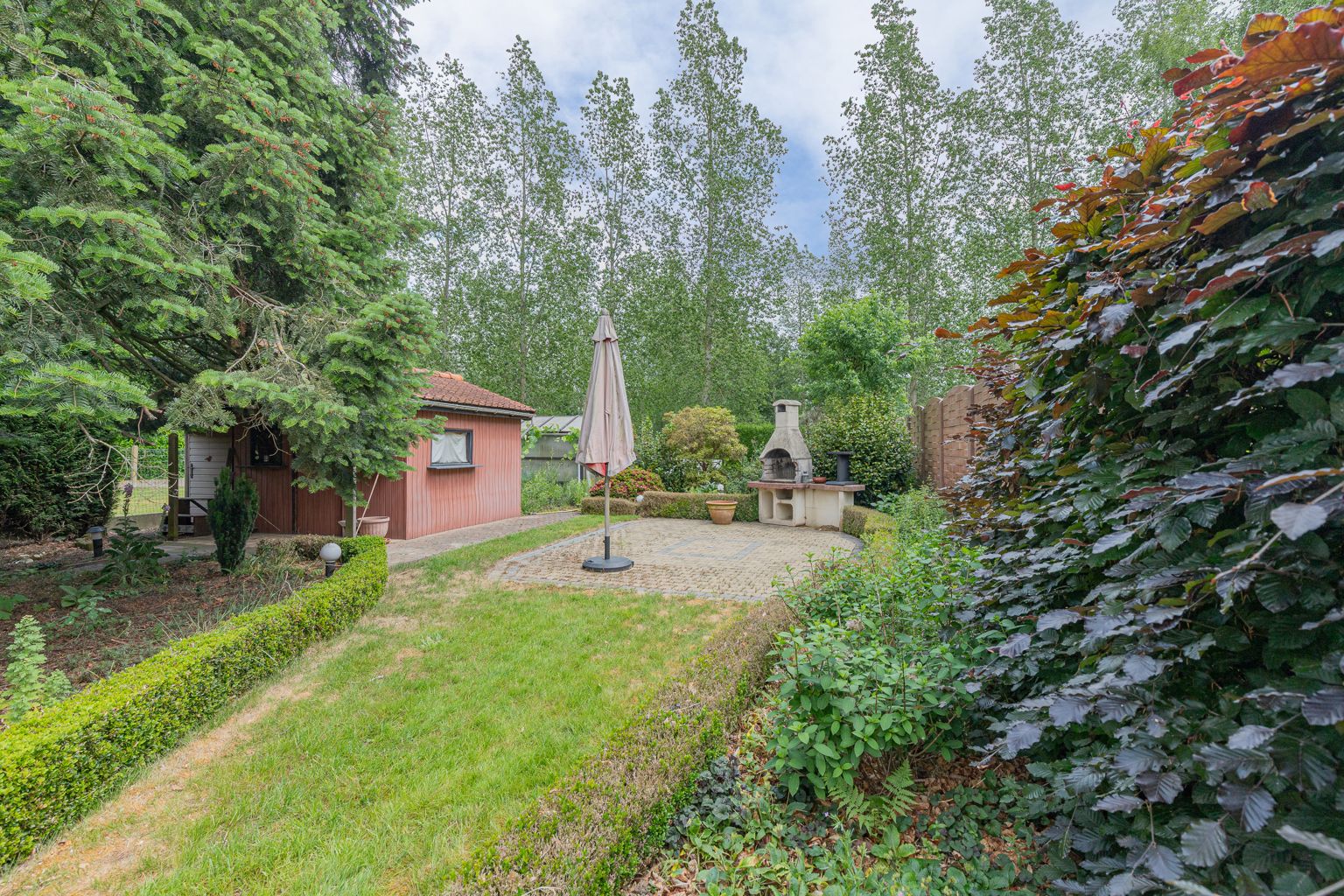 Rustig gelegen halfopen bebouwing met garage. foto 20