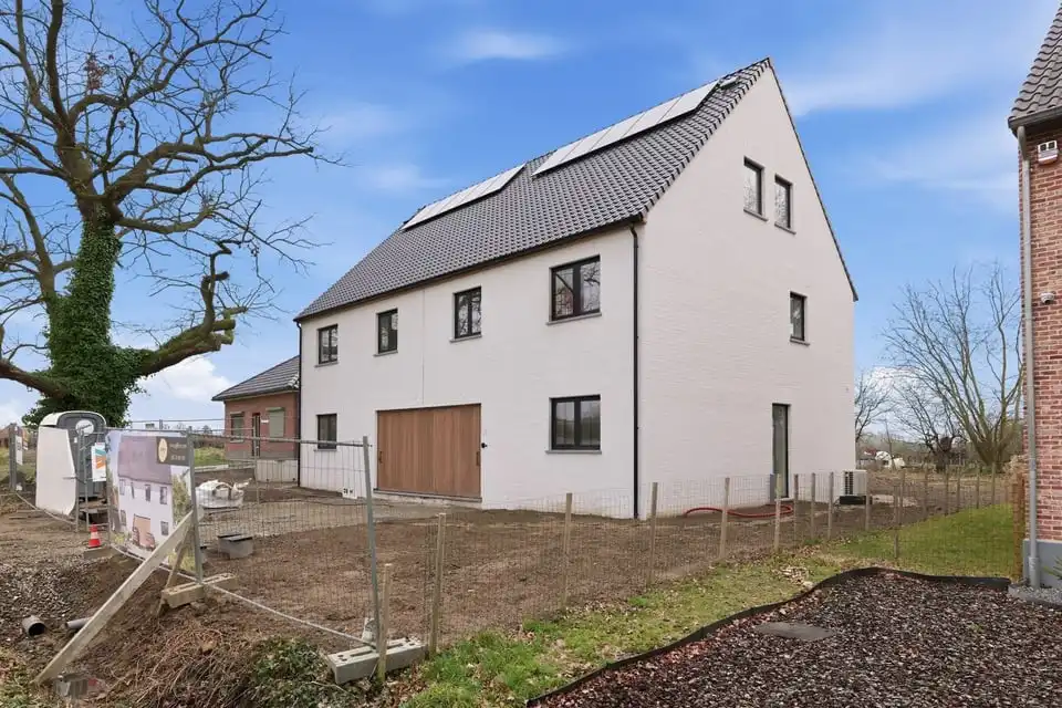 EXLCUSIEF WONEN MET LANDELIJKE ELEGANTIE IN SINT-TRUIDEN foto {{pictureIndex}}