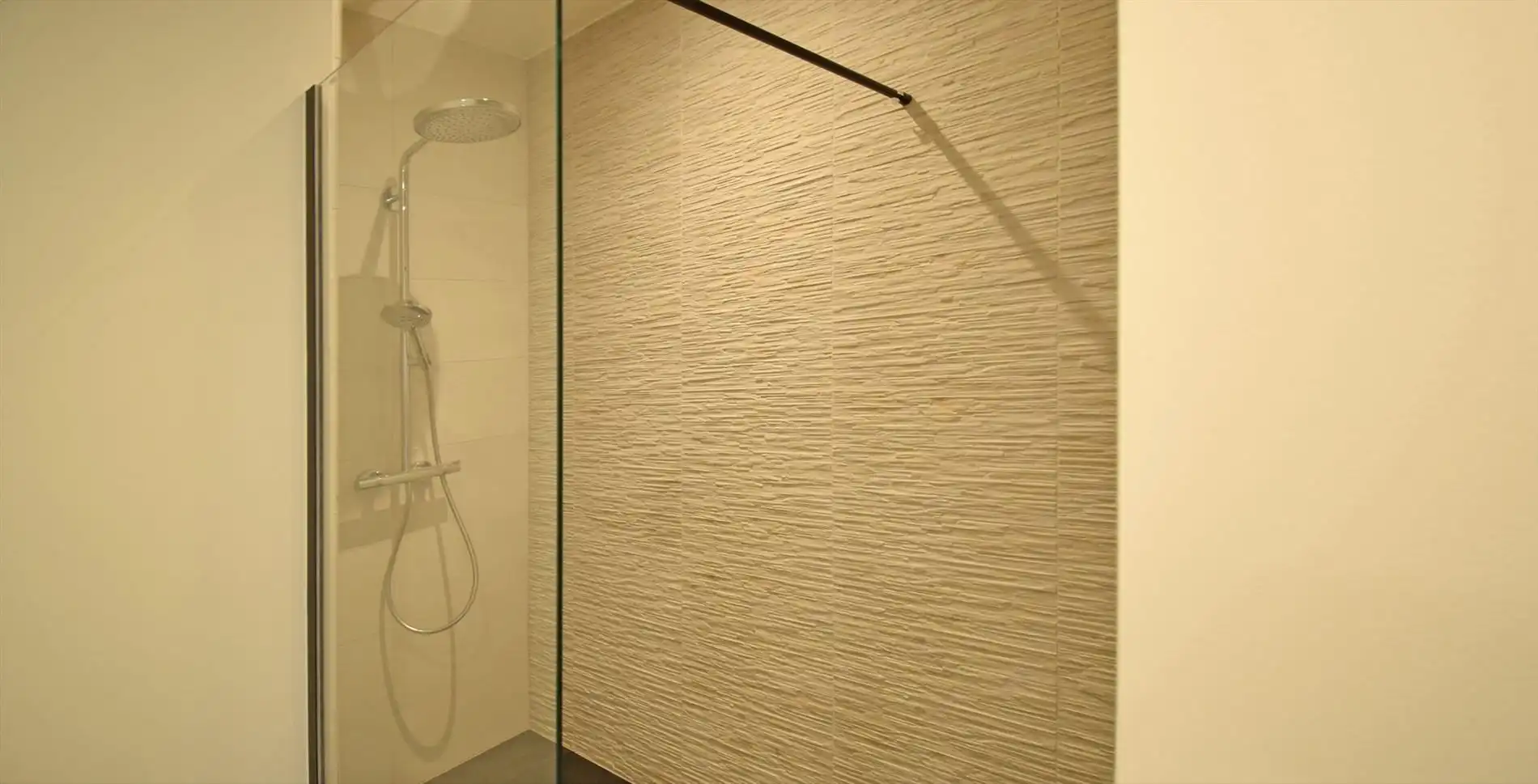 INSTAPKLAAR GELIJKVLOERS APPARTEMENT foto 7