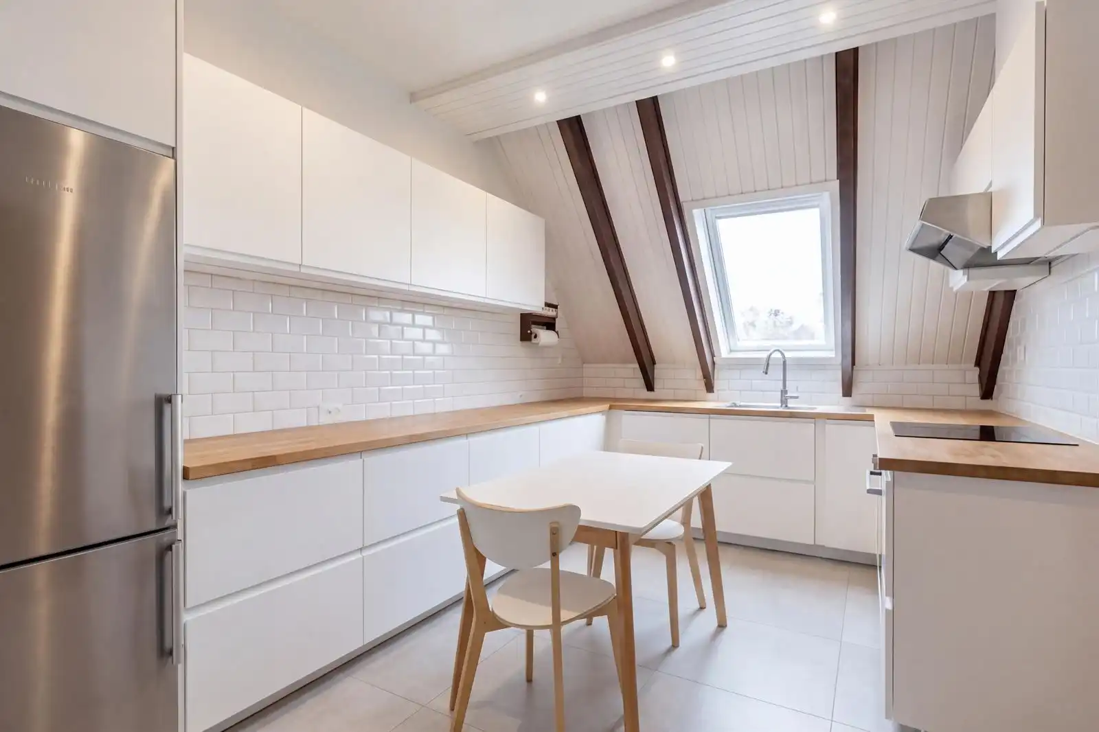 Groot 2-kamer appartement van 105 m² foto 13