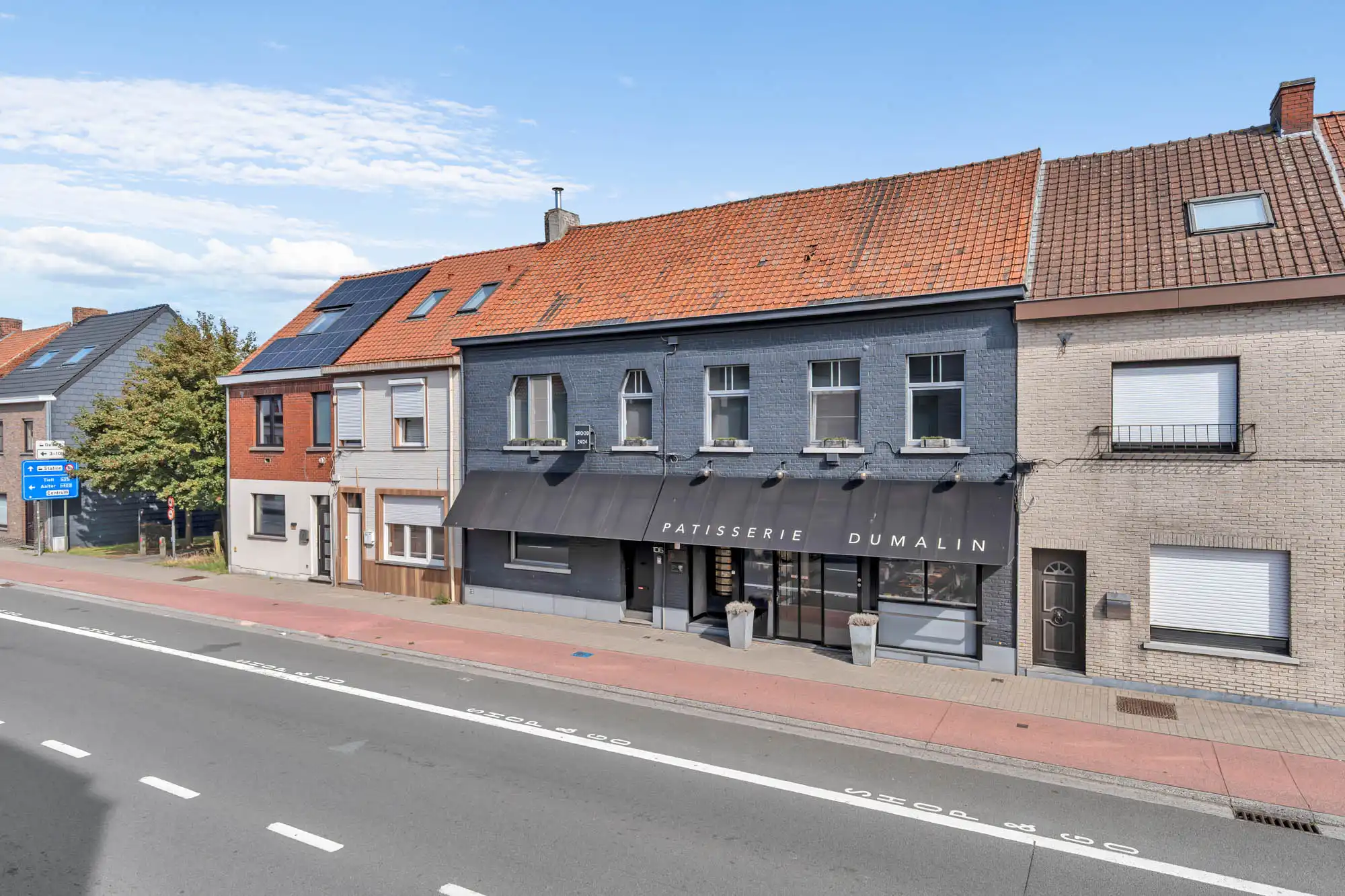 Unieke eigendom waar wonen en ondernemen samenkomen foto {{pictureIndex}}