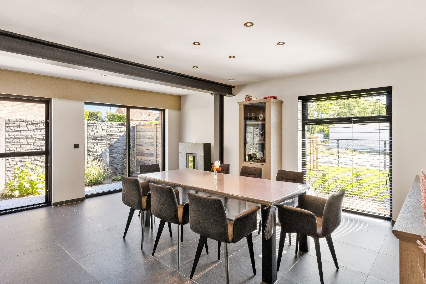 Prachtig gerenoveerde villa met 4 slaapkamers en ruime loods. foto 3