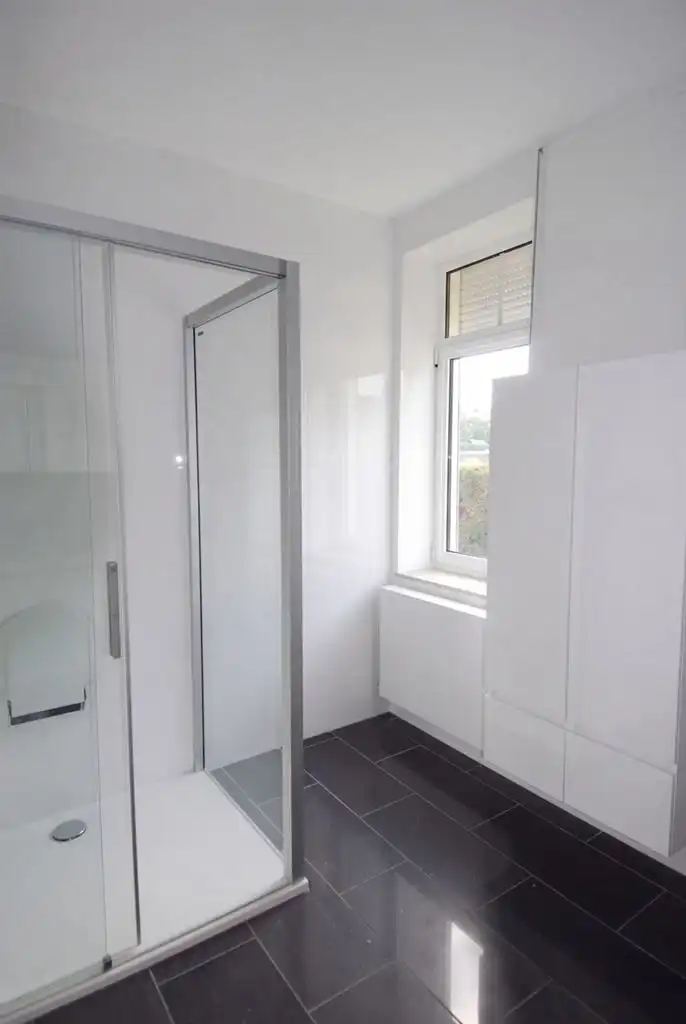 Gelijkvloers appartement met 2 ruime slaapkamers, mooie veranda, tuintje en garage. foto 8