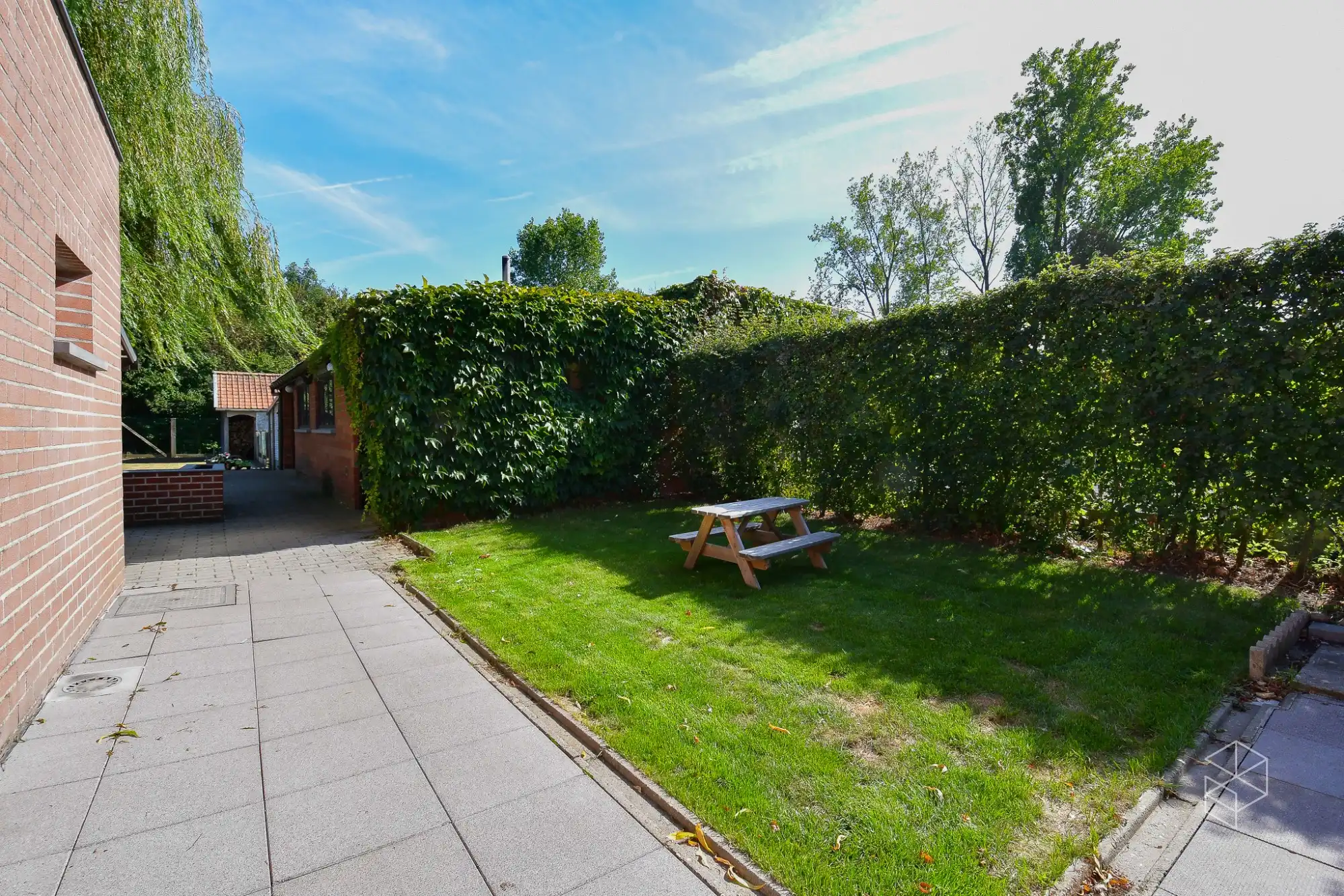 Ruime woning met 3 slaapkamers, inpandige garage en grote tuin foto 7