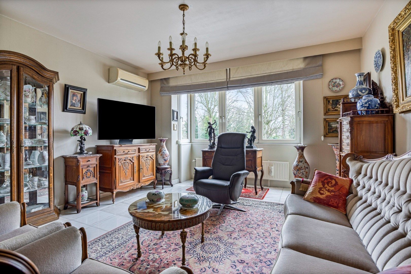 INVESTERINGSPAND: Ruim appartement met garage en zicht op de middeleeuwse Wallen te Tongeren foto 8