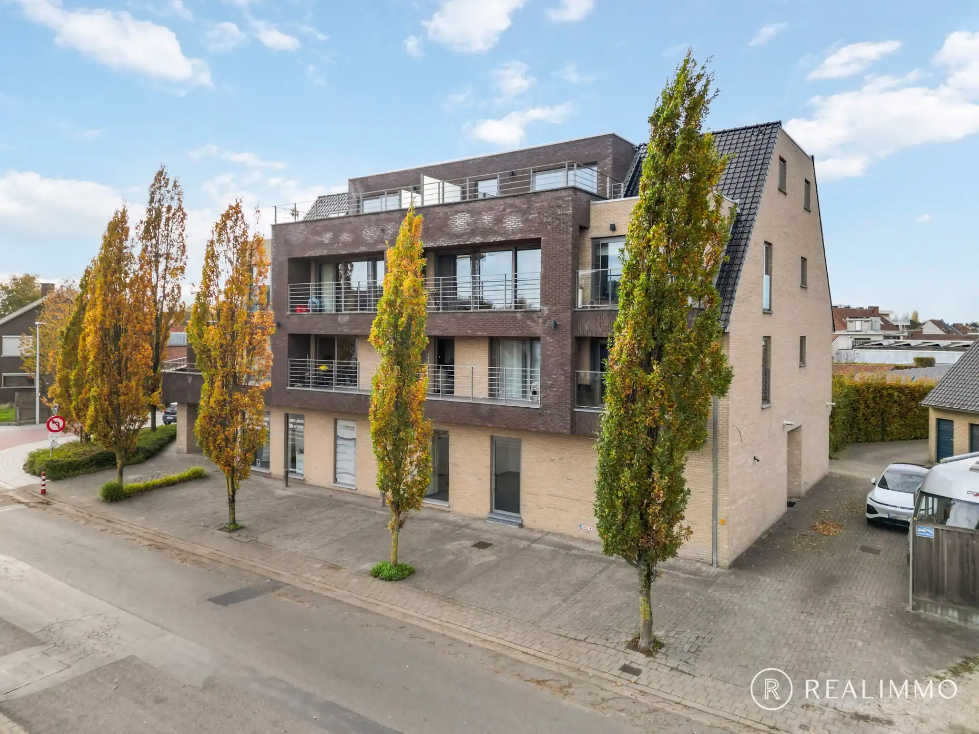 Handelsruimte, kantoorruimte of polyvalente ruimte op A-locatie in Waregem foto 2