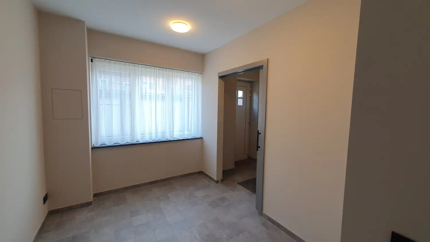 Volledig gerenoveerde HOB stadswoning met toffe tuin en 2 slaapkamers in Bree centrum foto 2