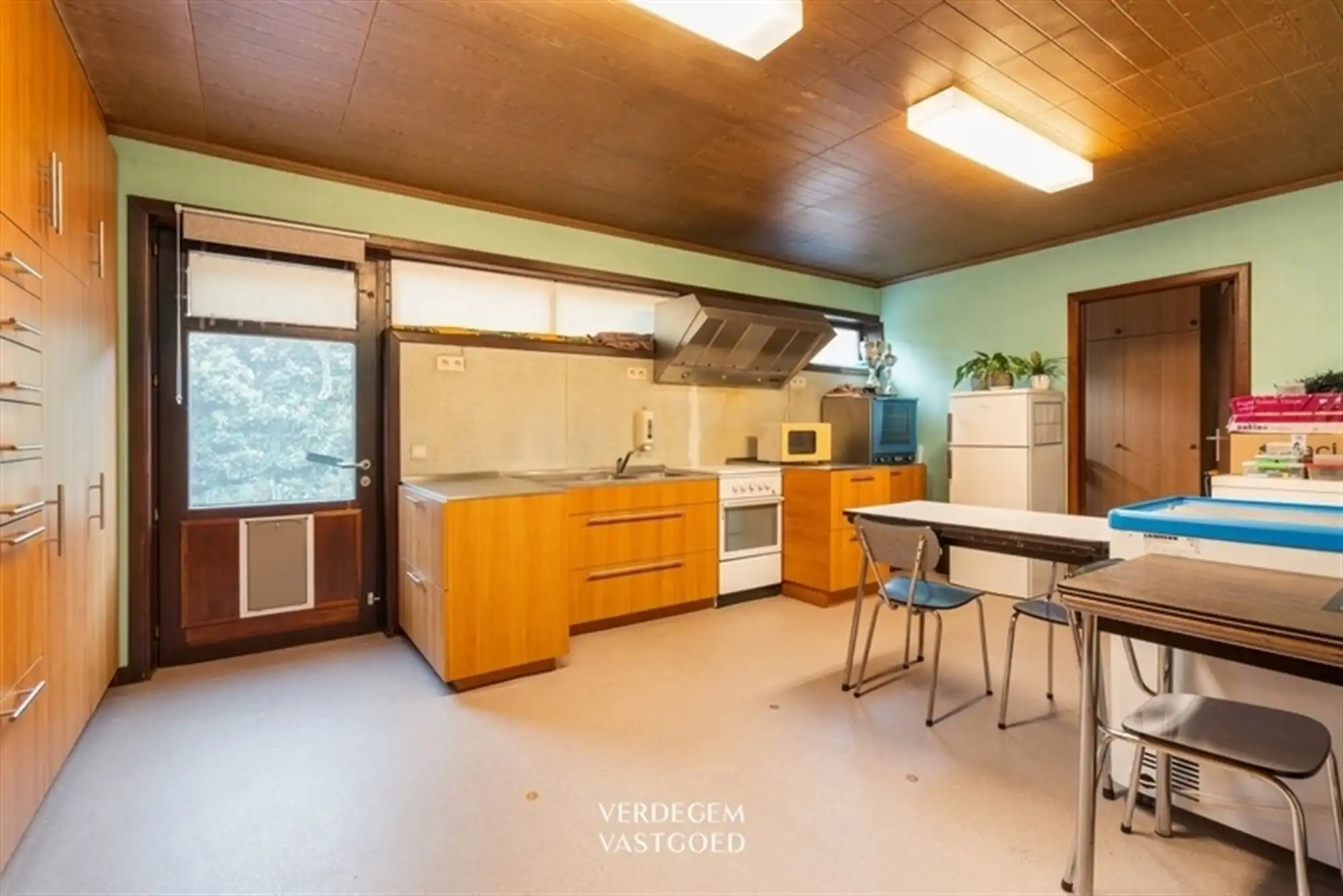 Handelspand met woonst tegenover ziekenhuiscampus Lokeren foto 4