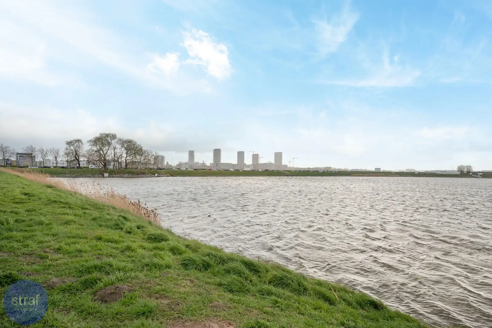 TE HUUR/ Gerenoveerd appartement met 2 slaapkamers, groot terras en zicht op het Galgenweel + 2 kelderbergingen foto 13