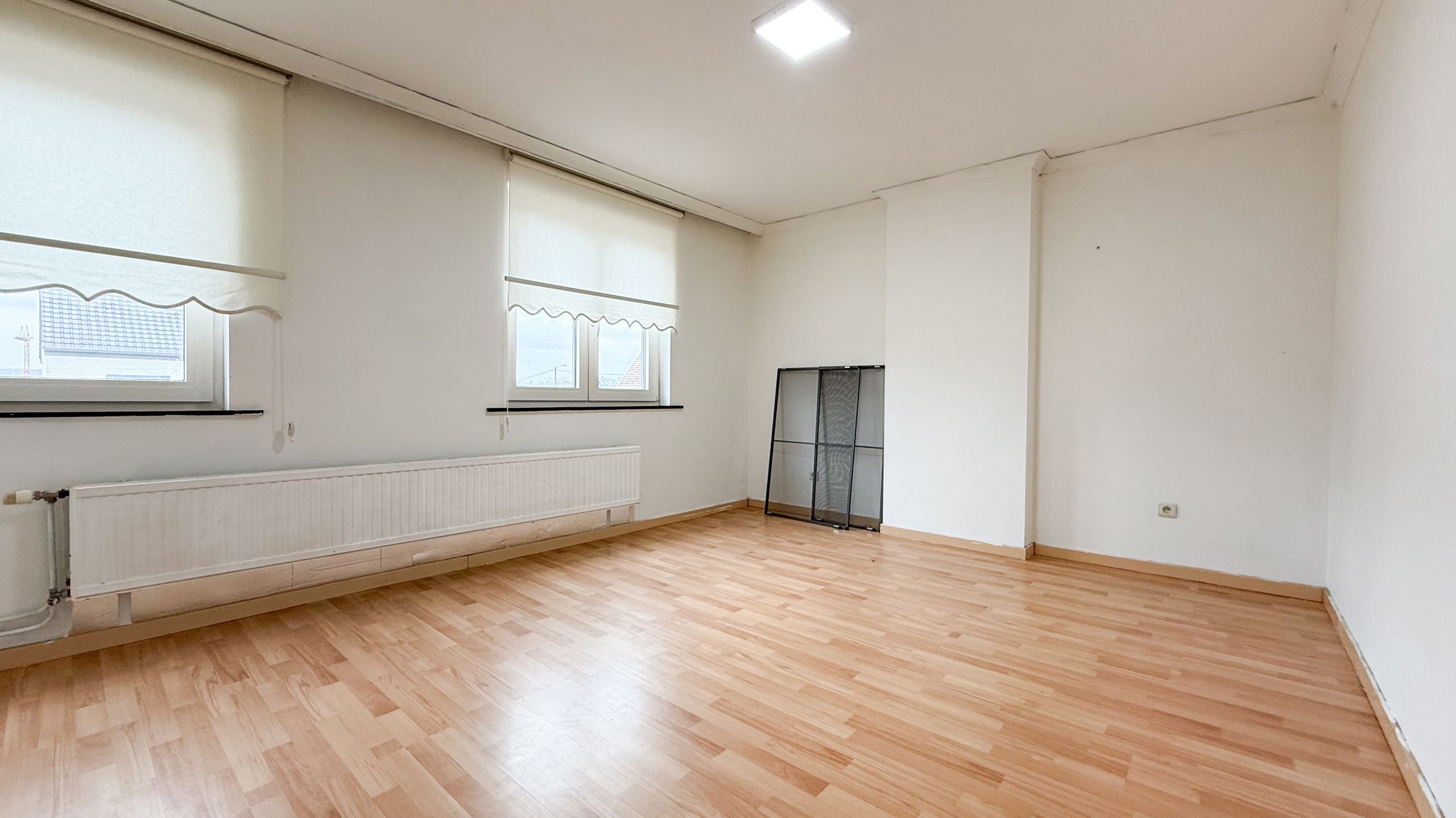 Ruime woning met dubbele garage en ZW gerichte tuin! foto 17
