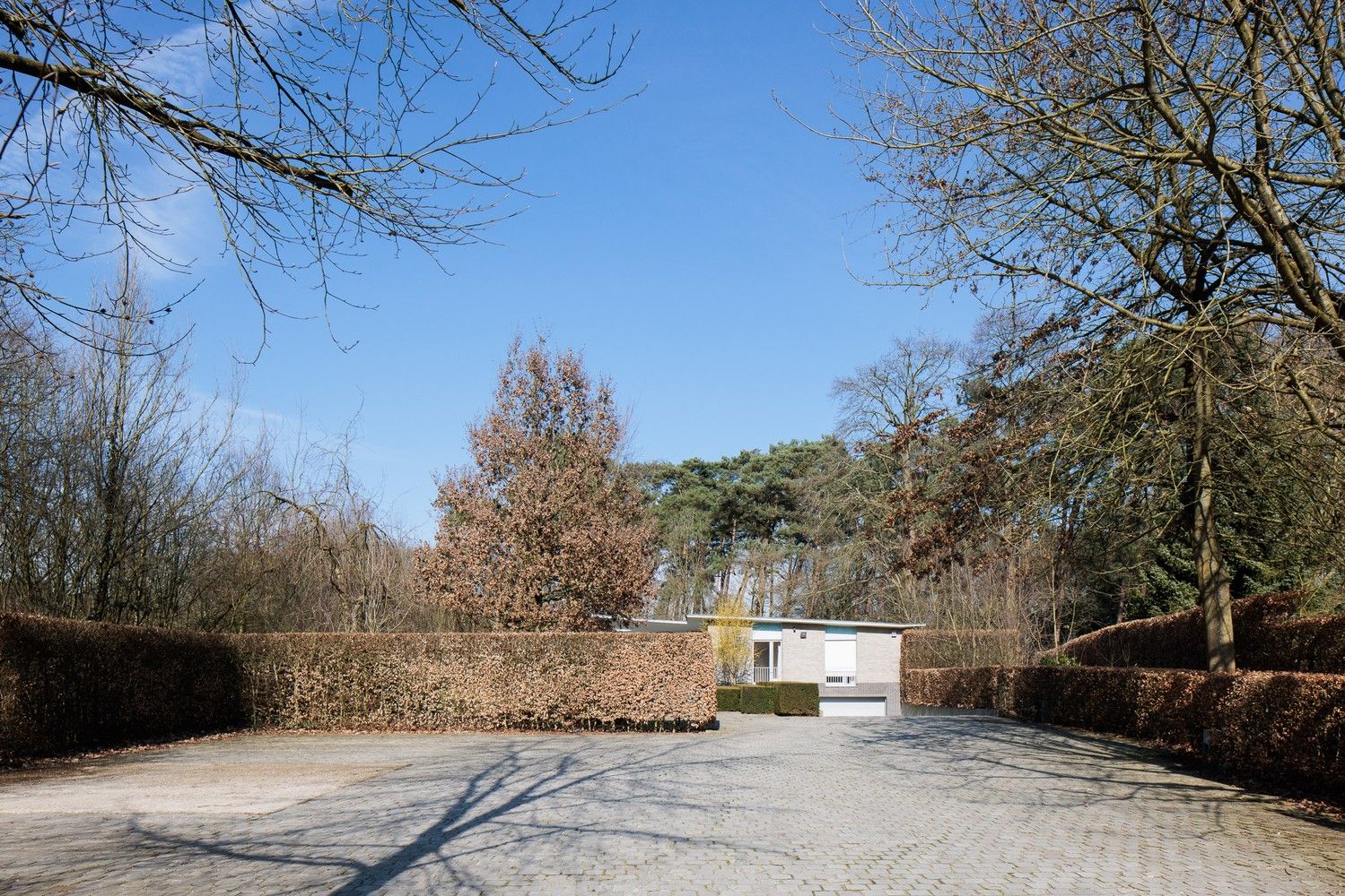 Architecturale woning op een perceel van ca. 6.395 m² foto 24
