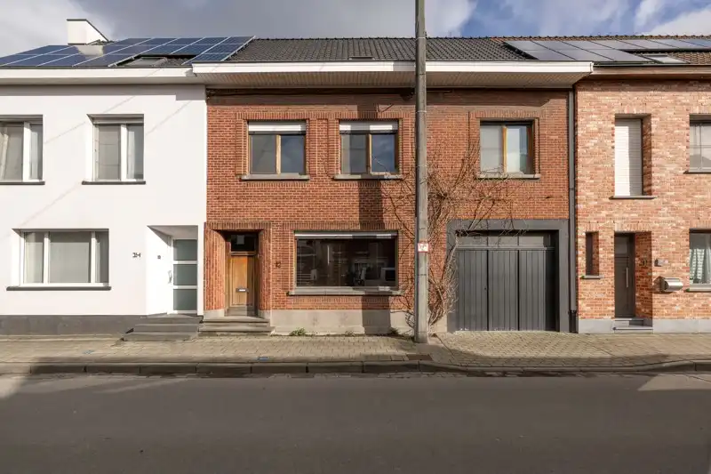 Verborgen parel met 3 slaapkamers en garage in Deerlijk TE KOOP! foto {{pictureIndex}}