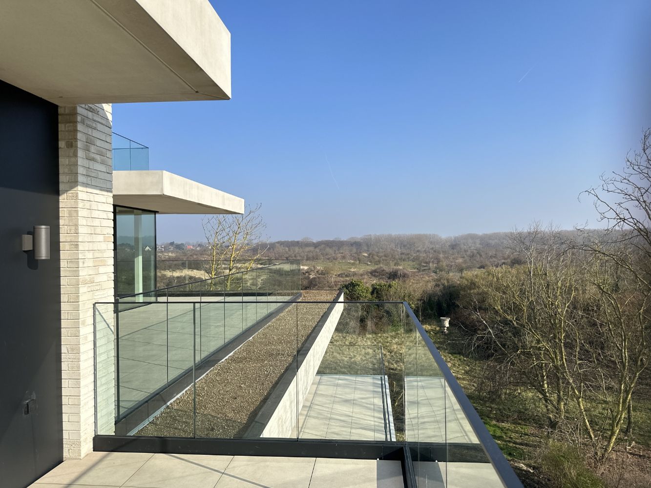 Exclusief nieuwbouwappartement – instapklaar en uniek gelegen aan natuurreservaat Houtsaegerduinen foto {{pictureIndex}}