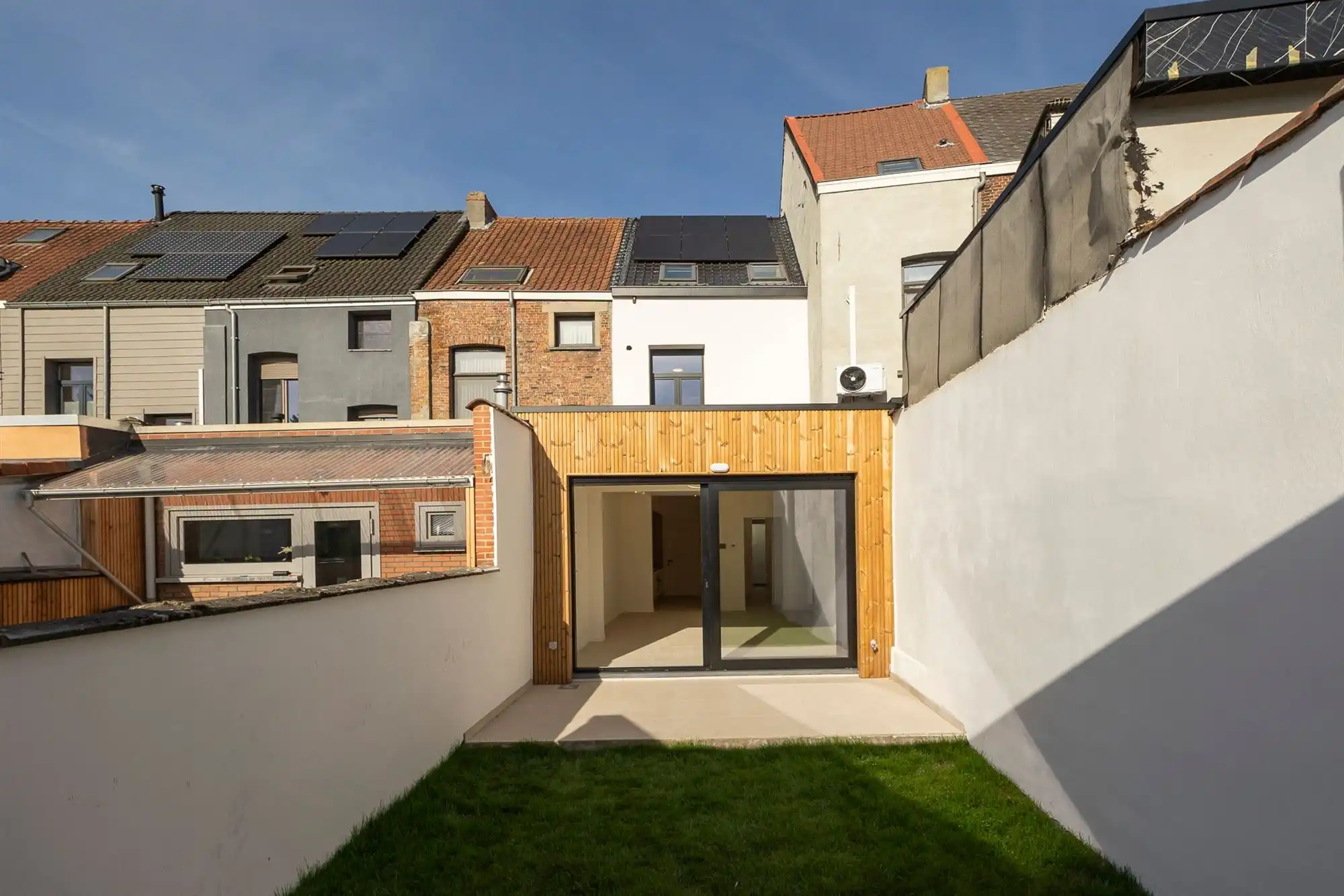 Volledig gerenoveerde woning met tuin in Mechelen foto 11