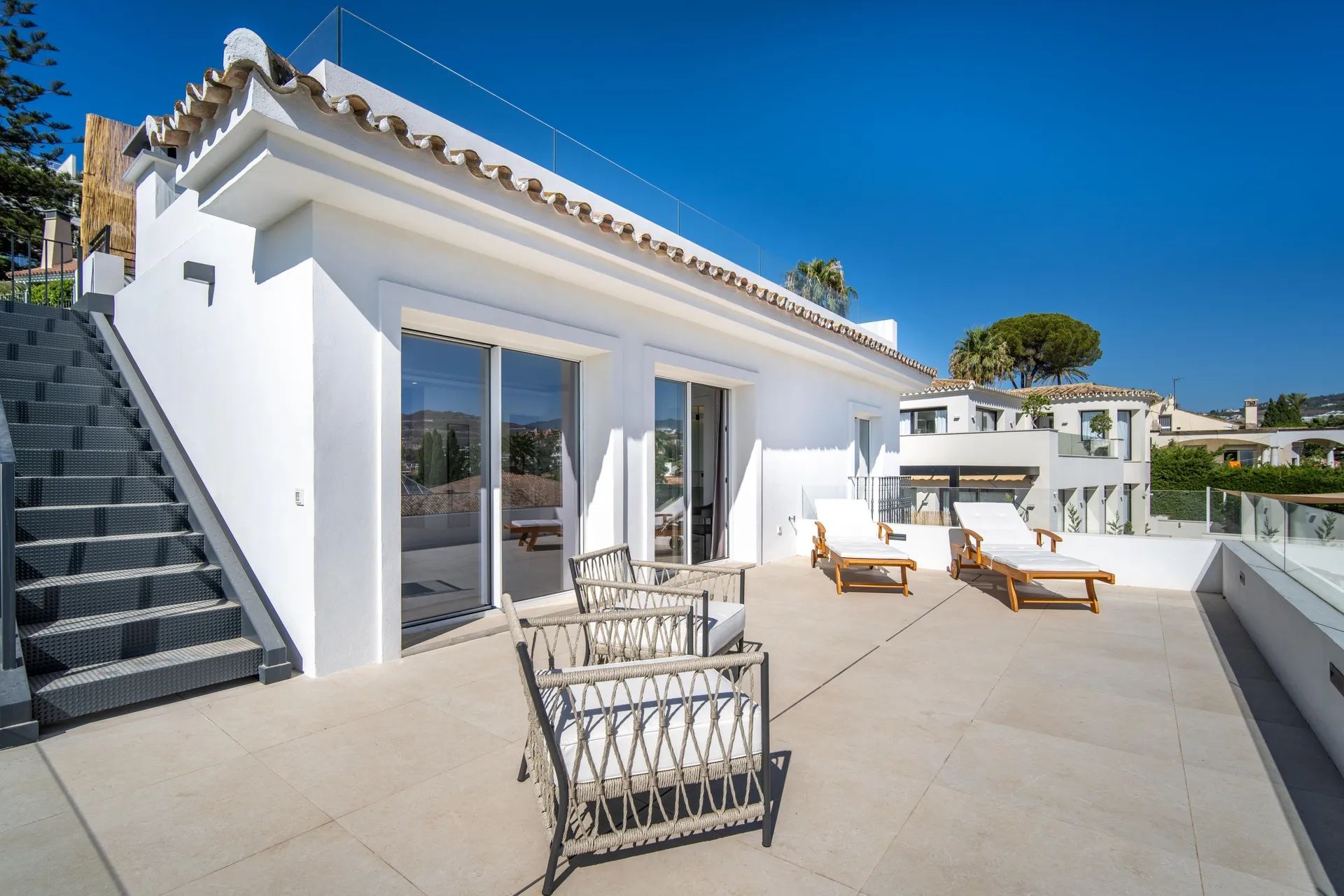 Exclusieve moderne villa met privacy, luxe en panoramisch uitzicht – de perfecte oase aan de Costa del Sol foto 24