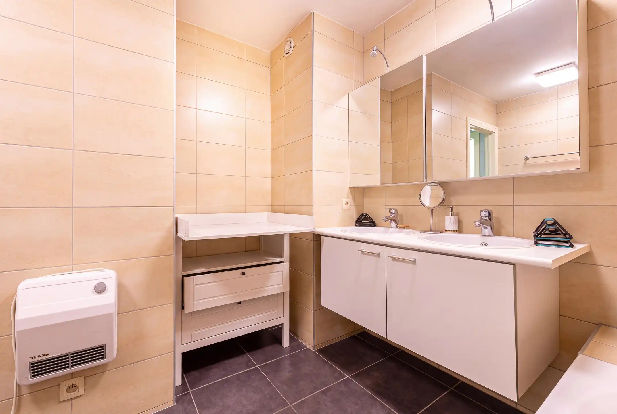 Appartement met 2 slaapkamers + Parking foto 10