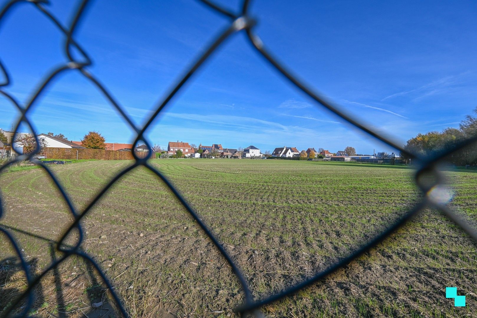 Instapklare eengezinswoning in een rustige buurt in Oostrozebeke! foto 16