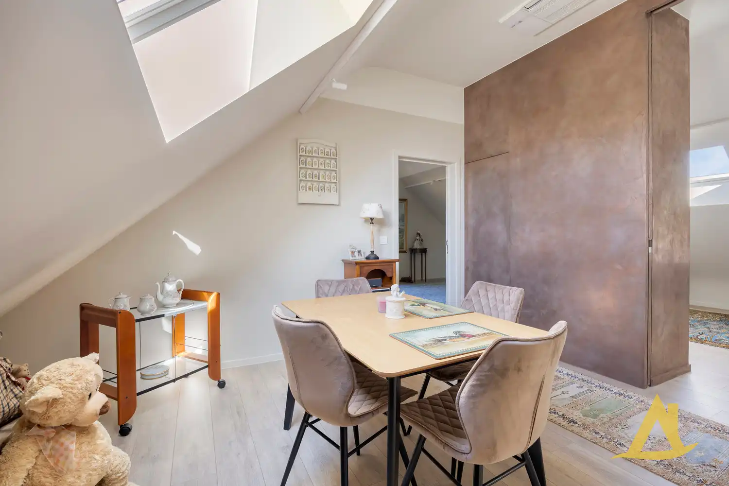 EXCLUSIEVE VILLA MET PARKTUIN EN ZWEMVIJVER OP EEN PERCEEL VAN 1HA 5A 16CA! foto 43